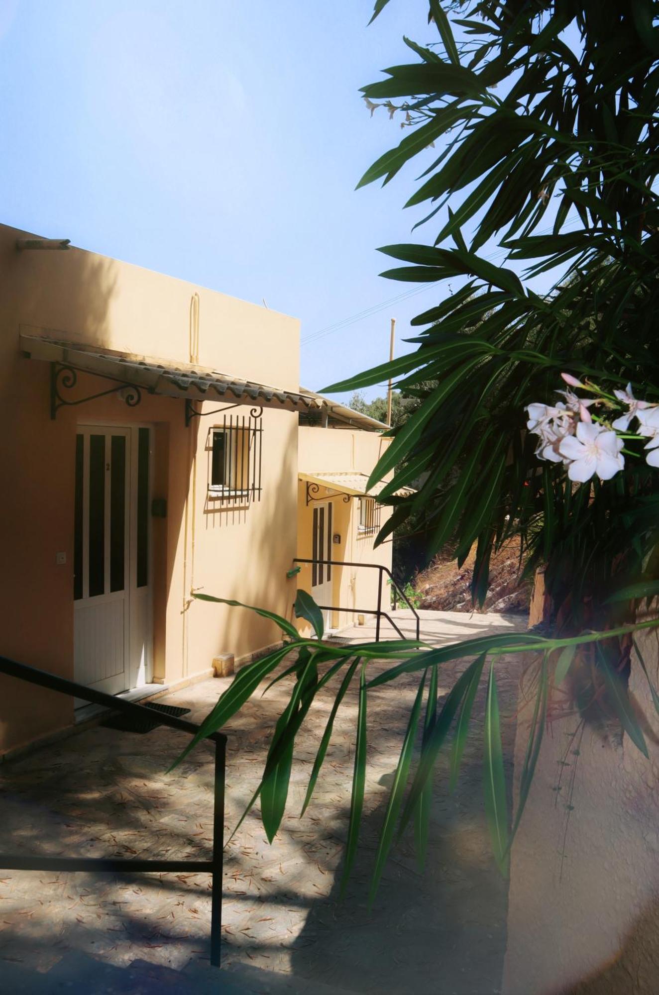 Kaminaki Seaview Apartments Katávolos Exterior photo